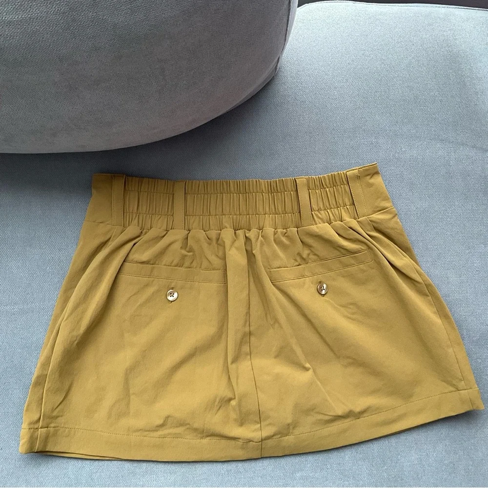 Alo Yoga Fan Club Mini Skirt Golden Olive Branch S
